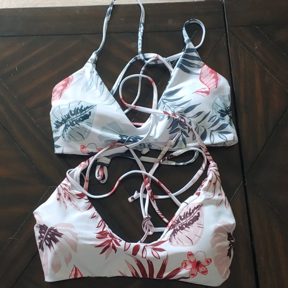 Bundle of 2 bikini tops